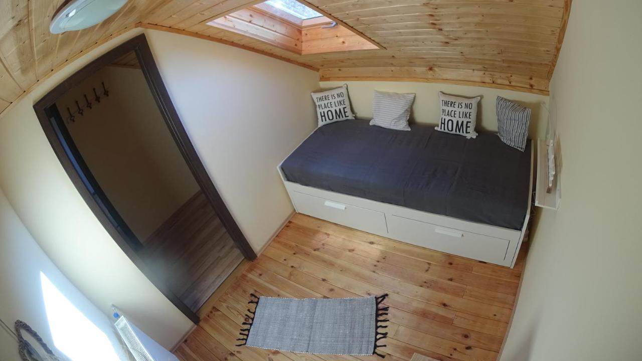 Black & White Apartments - White Егер Екстериор снимка